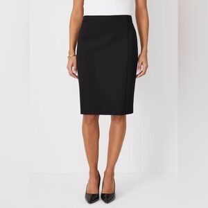 Anne Taylor The Seamed Pencil Skirt in Seasonless Stretch - Curvy Fit Size 12
